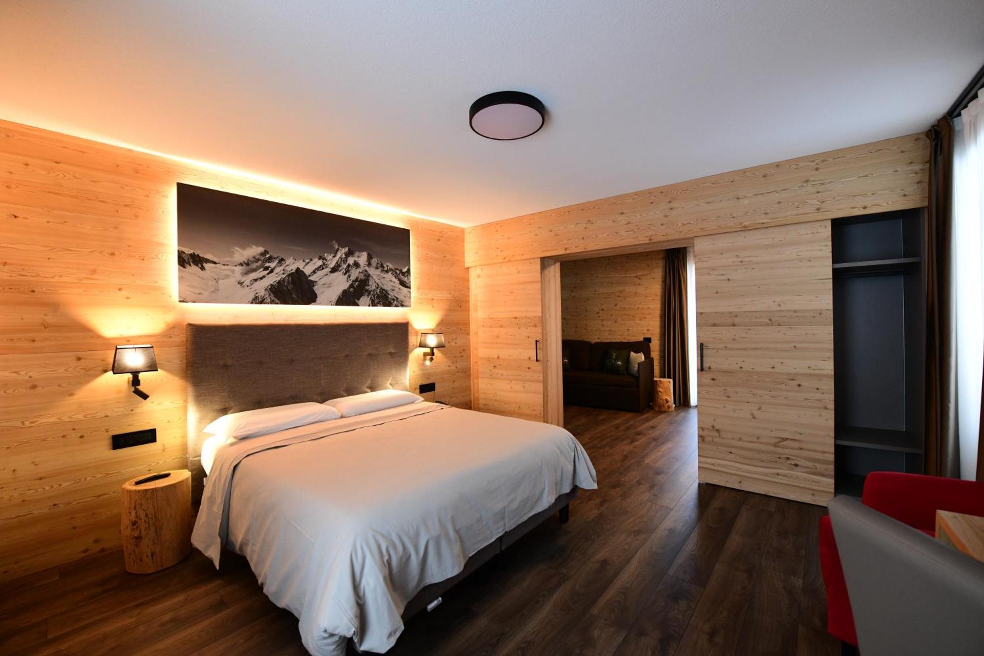 Hotel Alpino Wellness & Spa เปอิโอโฟนติ ภายนอก รูปภาพ